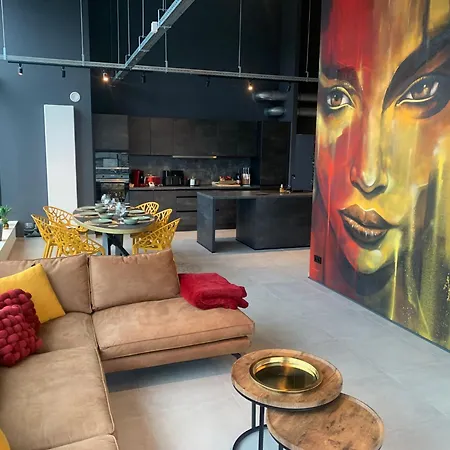 Capsule Penthouse Centre Apartment *