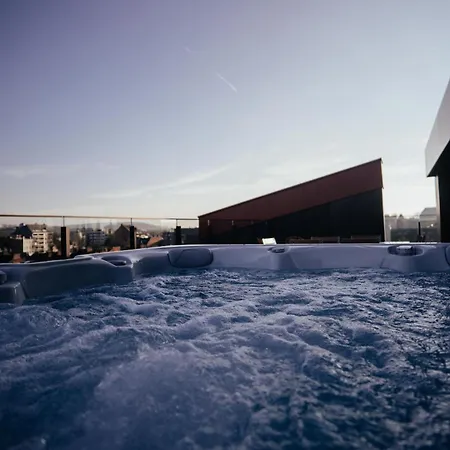 Capsule Penthouse Centre Apartamento Mons