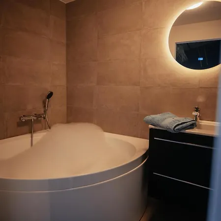 Capsule Penthouse Centre Apartamento Mons