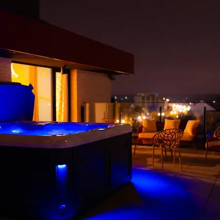 Capsule Penthouse Centre Apartment *