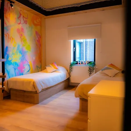 Capsule Penthouse Centre Mons (Bergen)